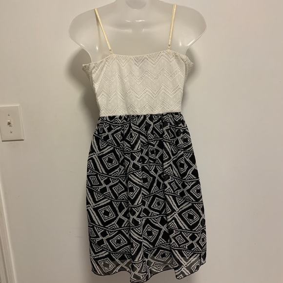 White Lace with Chiffon Cami Dress - Picture 3 of 7